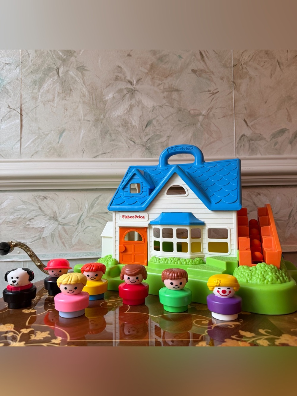 Vintage 1990 Fisher Price Chunky Little People House Set Made USA 7 Figurines